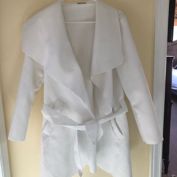Fashionable white Italian coat - Picture 1 of 3